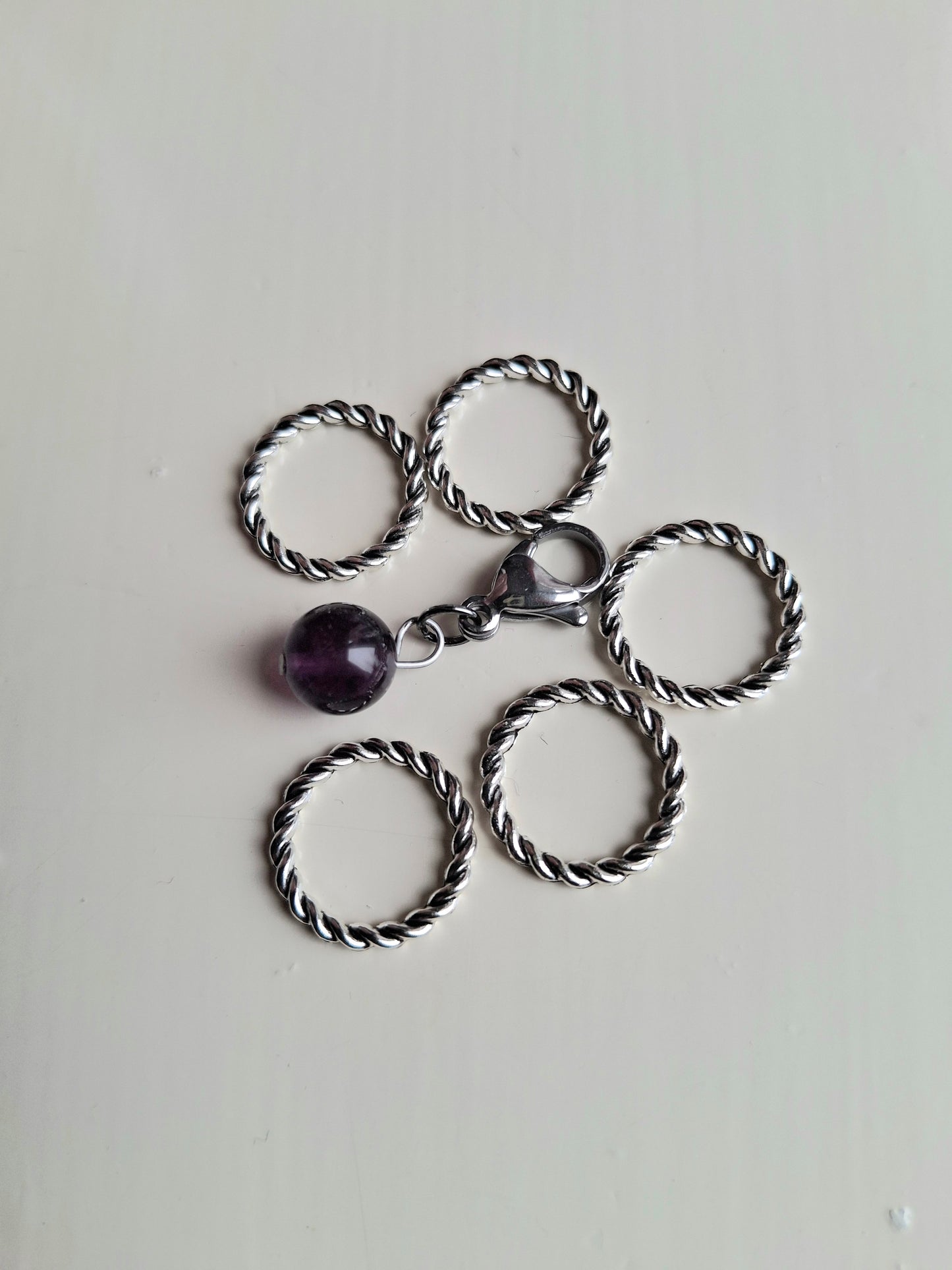 Ametist, silverfärgade ringar