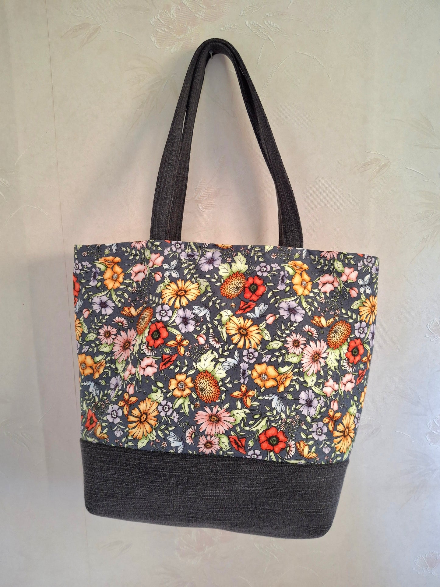 Projektväska, blommor +mörkgrå jeans