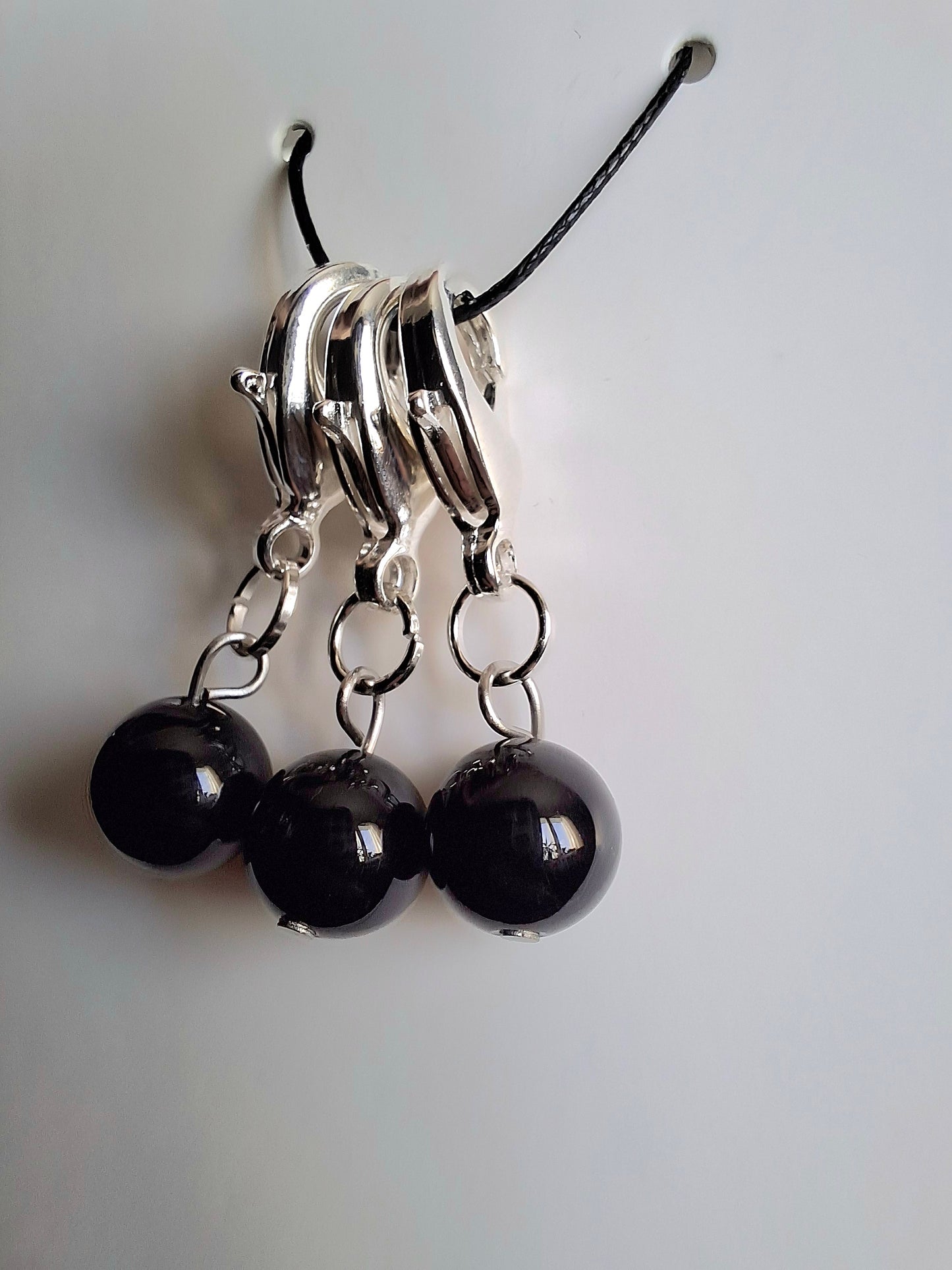 Svart Agat, silverfärgade hummerlås