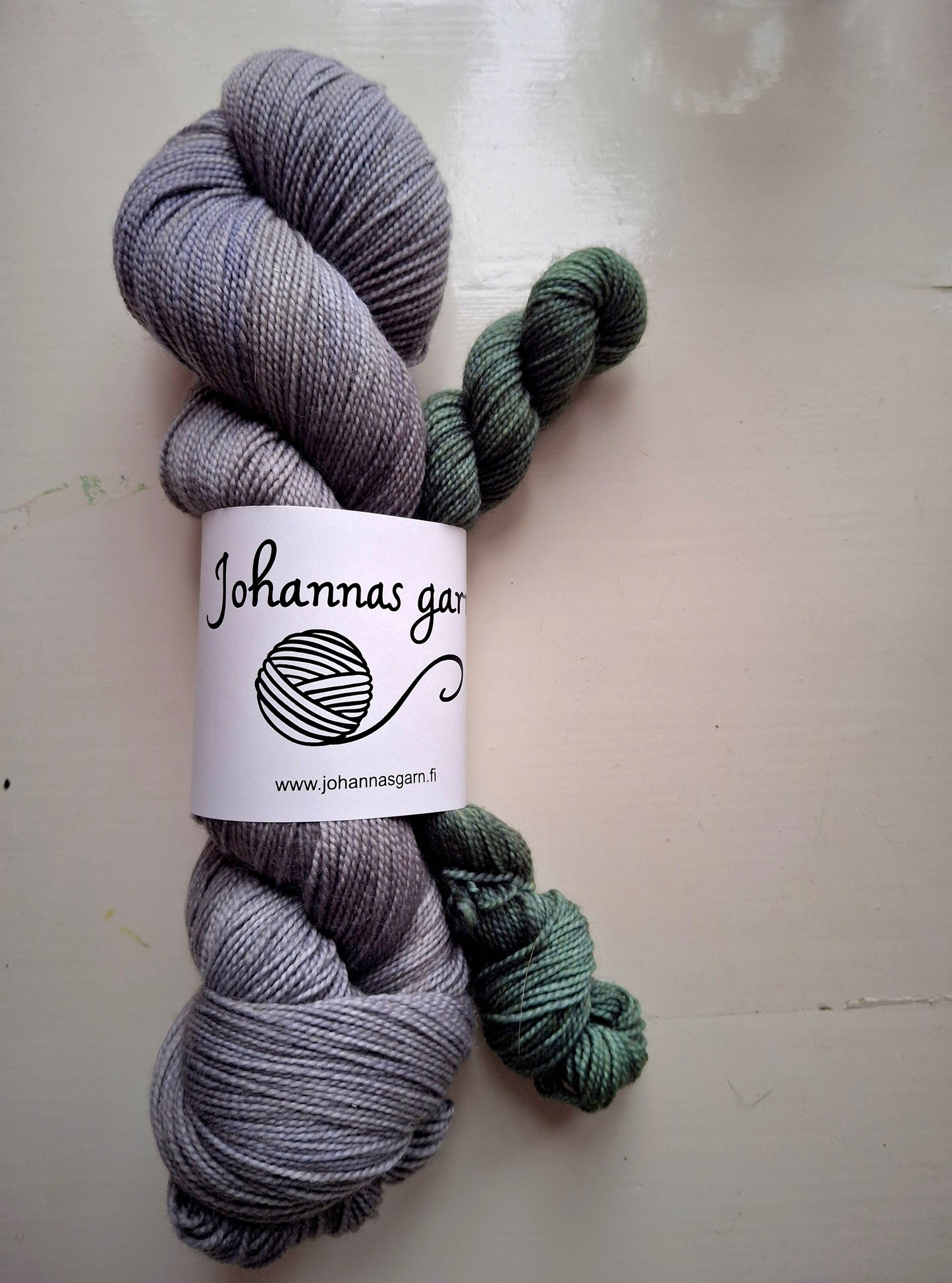 Mellangrå + mörkgrön