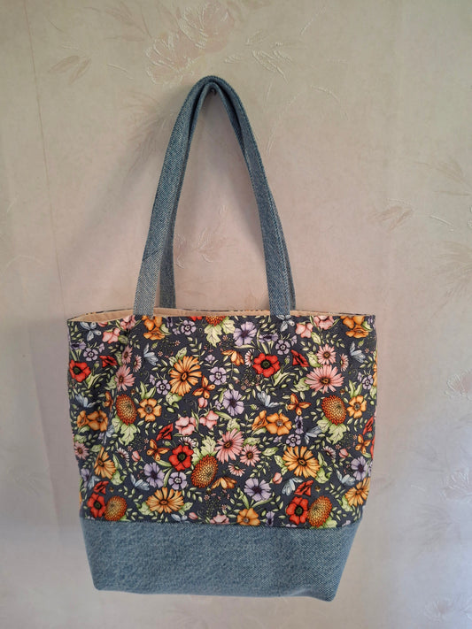 Projektväska, blommor + ljusblå jeans